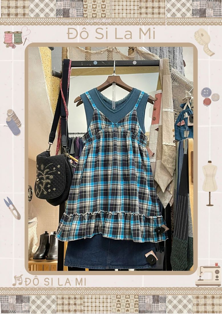 Đầm yếm caro xanh dương phối chân váy denim xanh