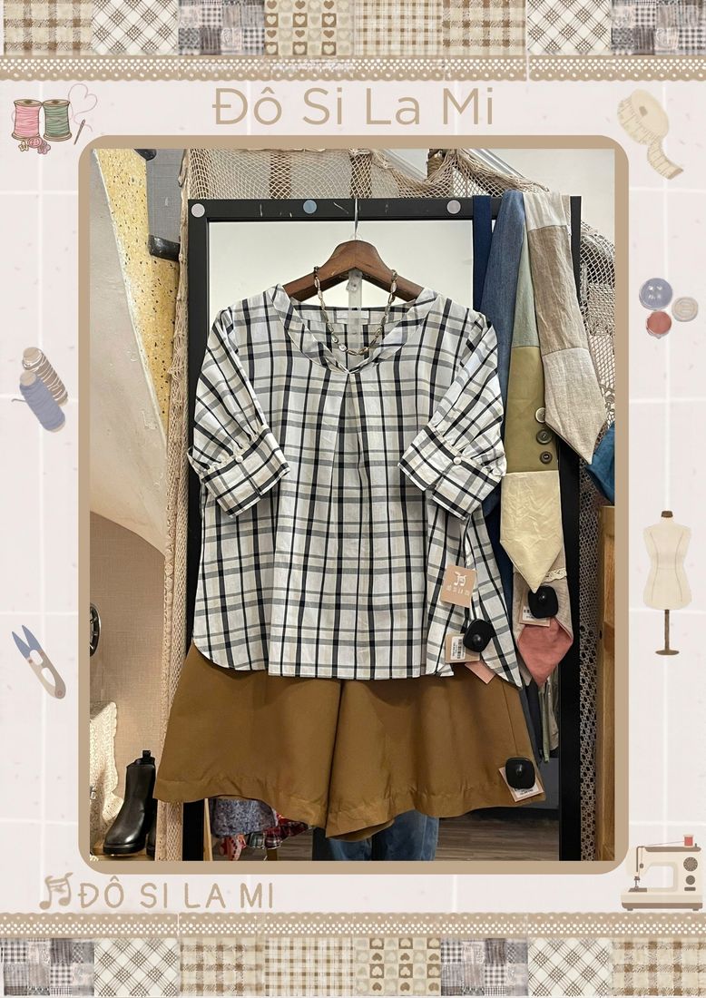 Áo sơ mi caro đen trắng phối quần nâu